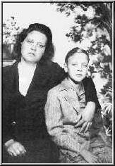 Gladys und Elvis im Alter von 6 Jahren