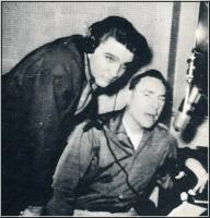 Dewey Phillips und Elvis w&auml;hrend der Radio-Show